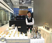 【佛山展翅調(diào)酒咖啡西點培訓學?！?017年3月17日佛山慶豐路暢捷豹路虎4S店邀請韋杰花式調(diào)酒演出節(jié)目嘉賓！